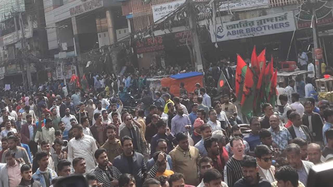 ভারতীয় হাইকমিশন অভিমুখে বিএনপির তিন অঙ্গ সংগঠনের প্রতিবাদী পদযাত্রা শুরু